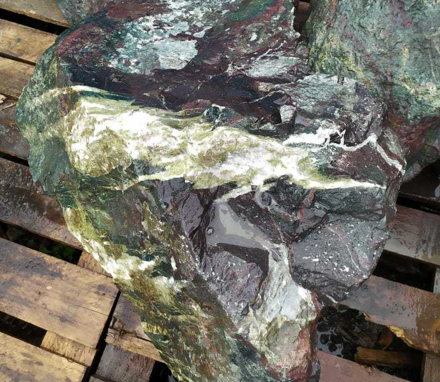 Валун диабаз